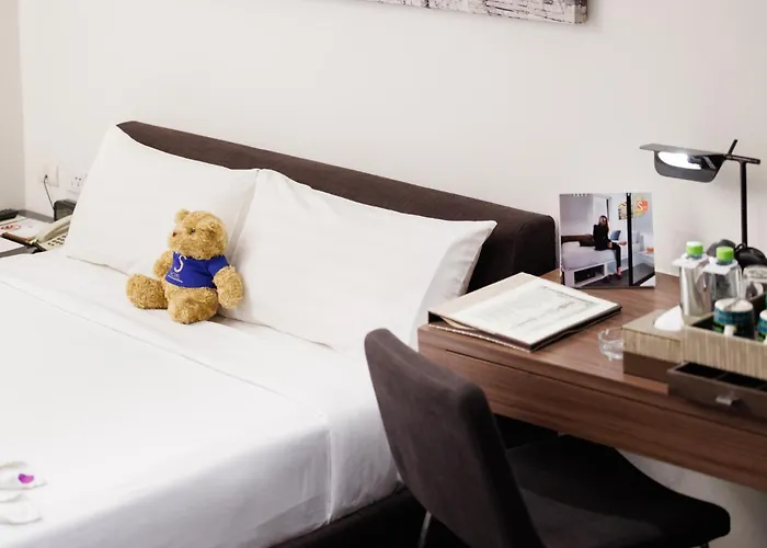 S33 Compact Sukhumvit Hotell 3*