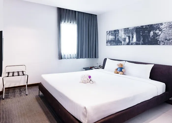 S33 Compact Sukhumvit
